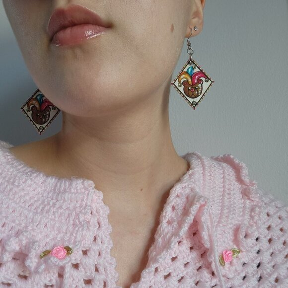 Unique weirdcore jester clown teddy bear diamond-shaped silver earrings - Picture 13 of 14